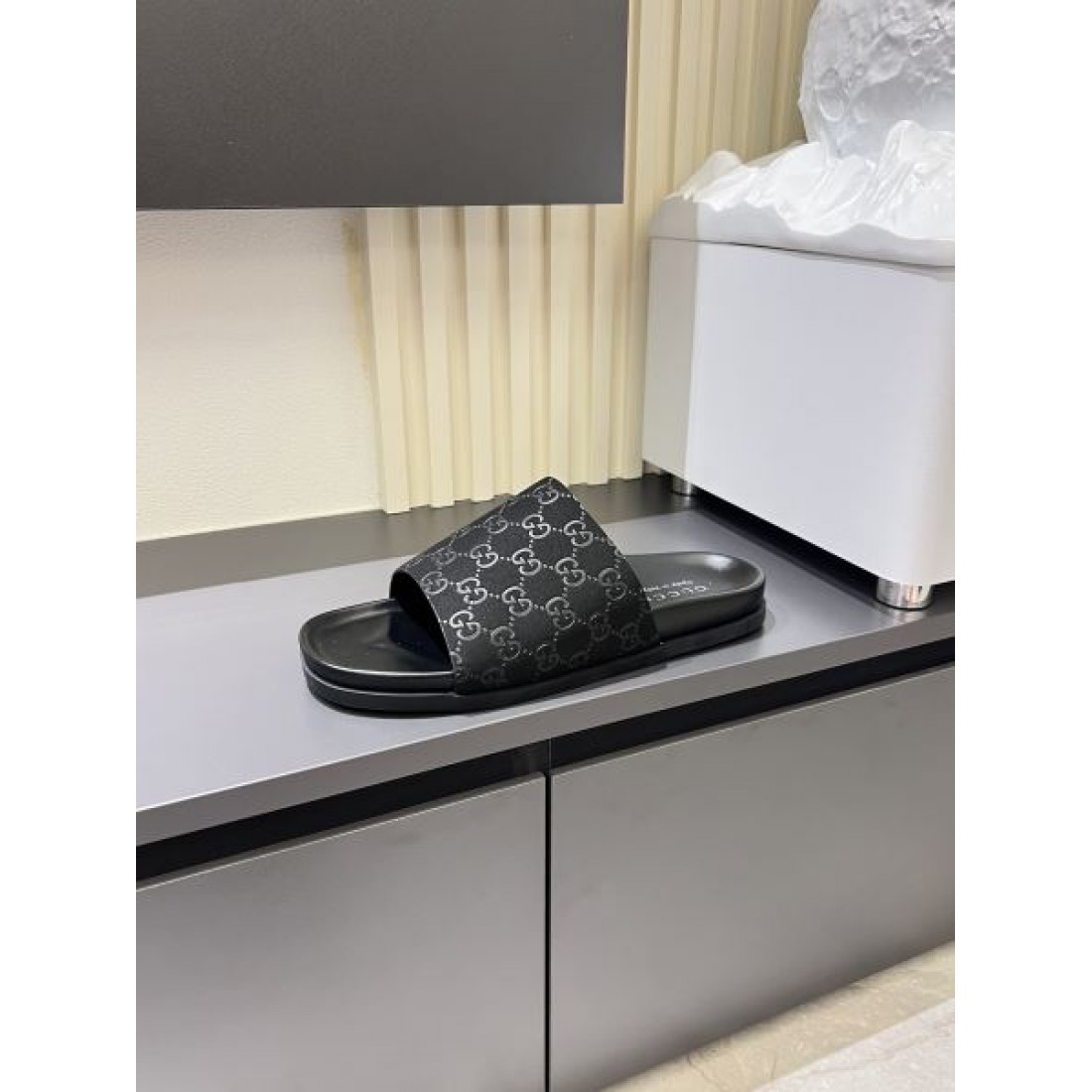 GGモノグラム総柄 ワイドバンド 安定感フォルム GUCCI グッチ コピー スライドサンダル 今季注目 売れ筋更新