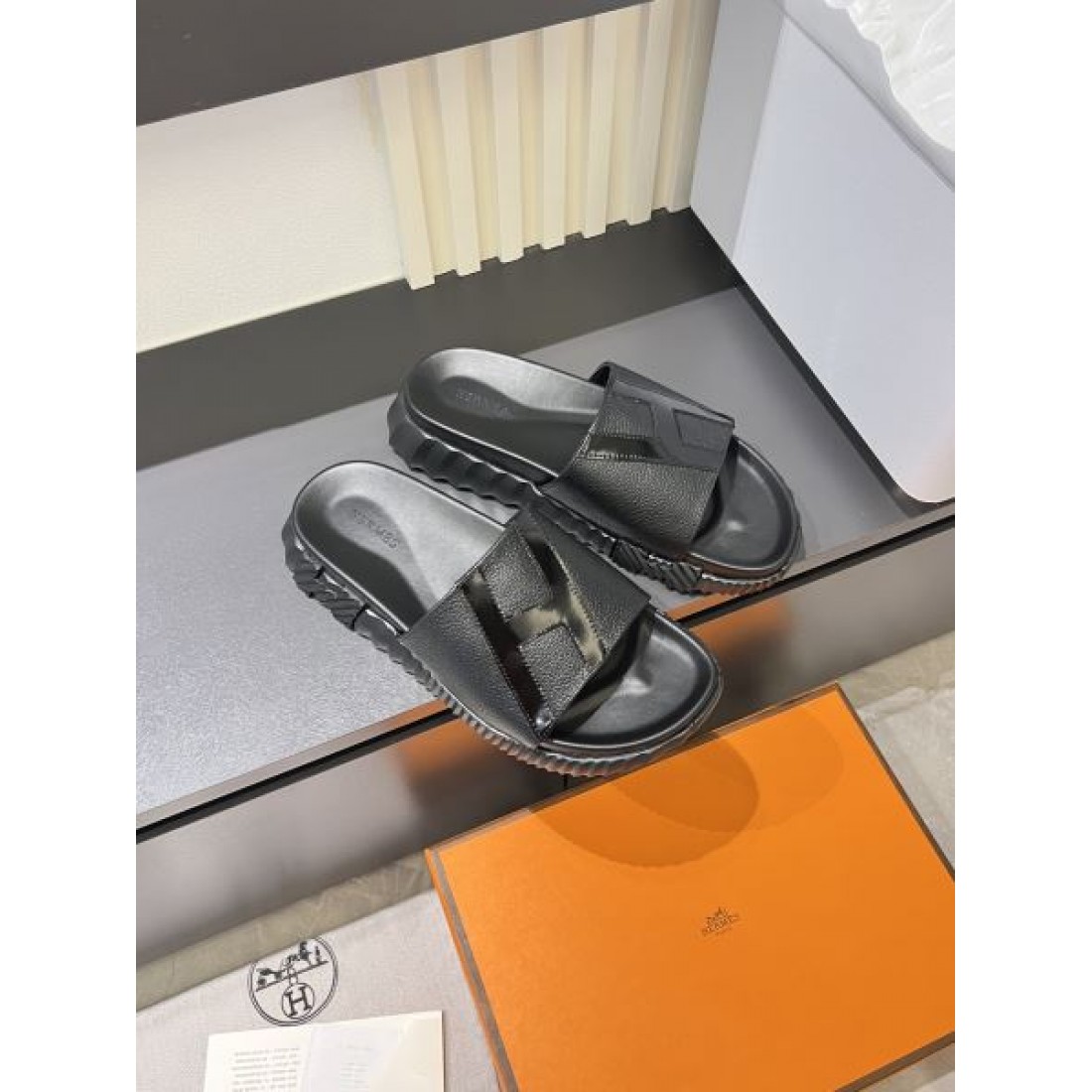 Hカットアウト 厚みのある底面 今季注目 HERMÈS エルメス コピー サンダル 売れ筋新鋭 高級シューズ