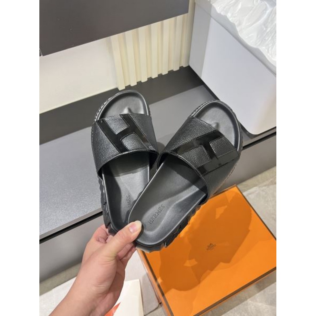 Hカットアウト 厚みのある底面 今季注目 HERMÈS エルメス コピー サンダル 売れ筋新鋭 高級シューズ