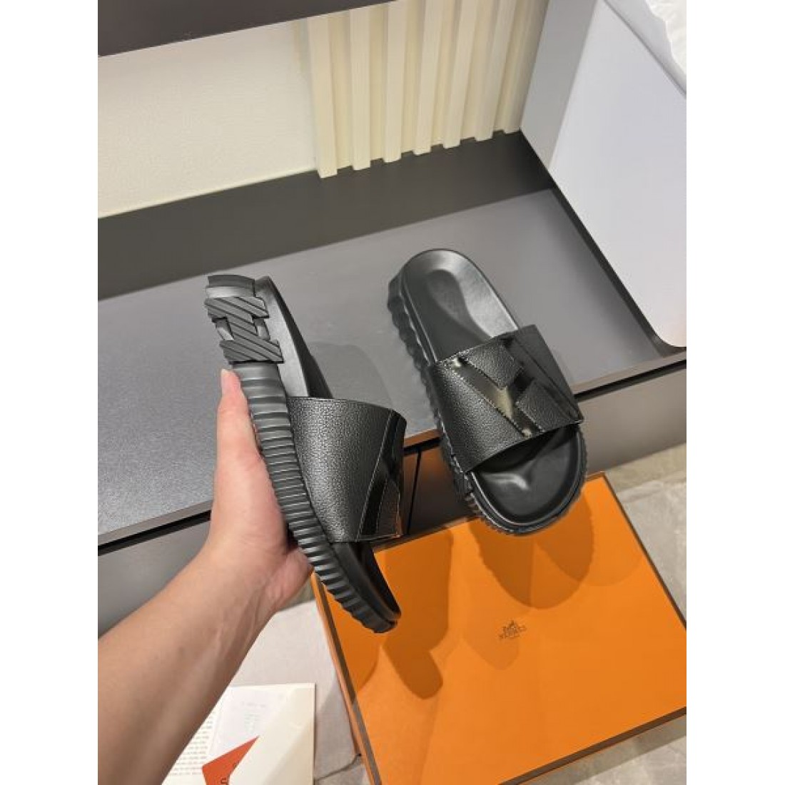 Hカットアウト 厚みのある底面 今季注目 HERMÈS エルメス コピー サンダル 売れ筋新鋭 高級シューズ