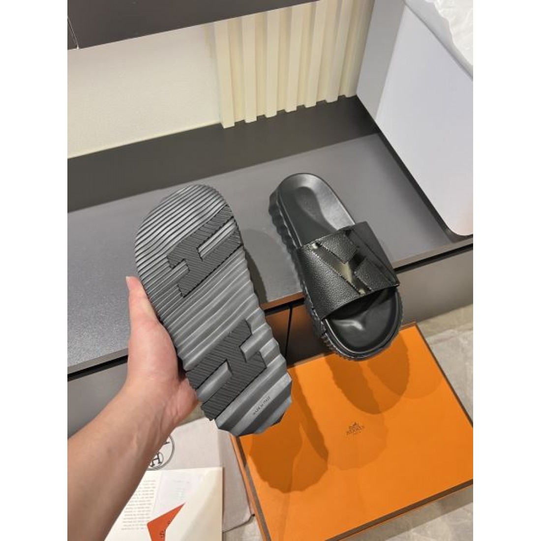 Hカットアウト 厚みのある底面 今季注目 HERMÈS エルメス コピー サンダル 売れ筋新鋭 高級シューズ