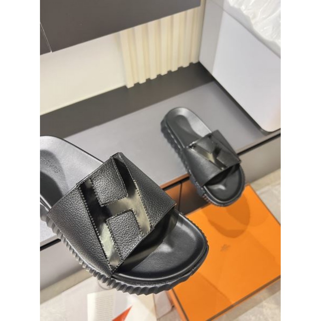 Hカットアウト 厚みのある底面 今季注目 HERMÈS エルメス コピー サンダル 売れ筋新鋭 高級シューズ