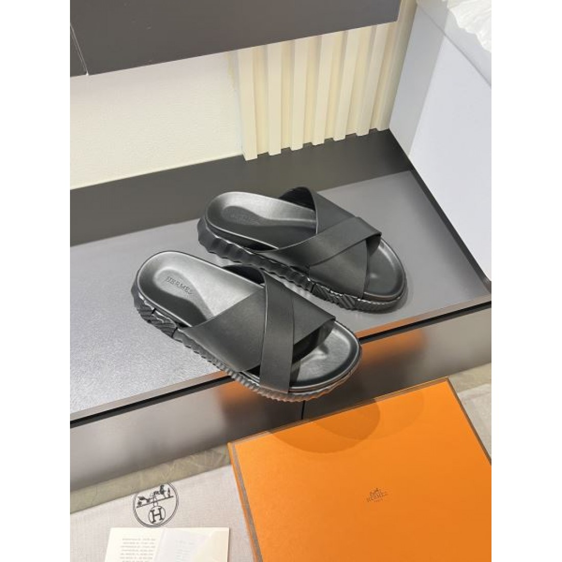 クロスバンド 凹凸アウトソール 限定ムード HERMÈS エルメス コピー スポーツサンダル 売れ筋新顔