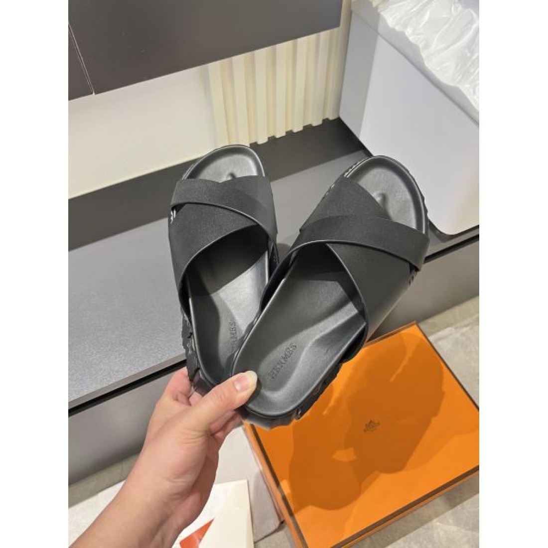 クロスバンド 凹凸アウトソール 限定ムード HERMÈS エルメス コピー スポーツサンダル 売れ筋新顔