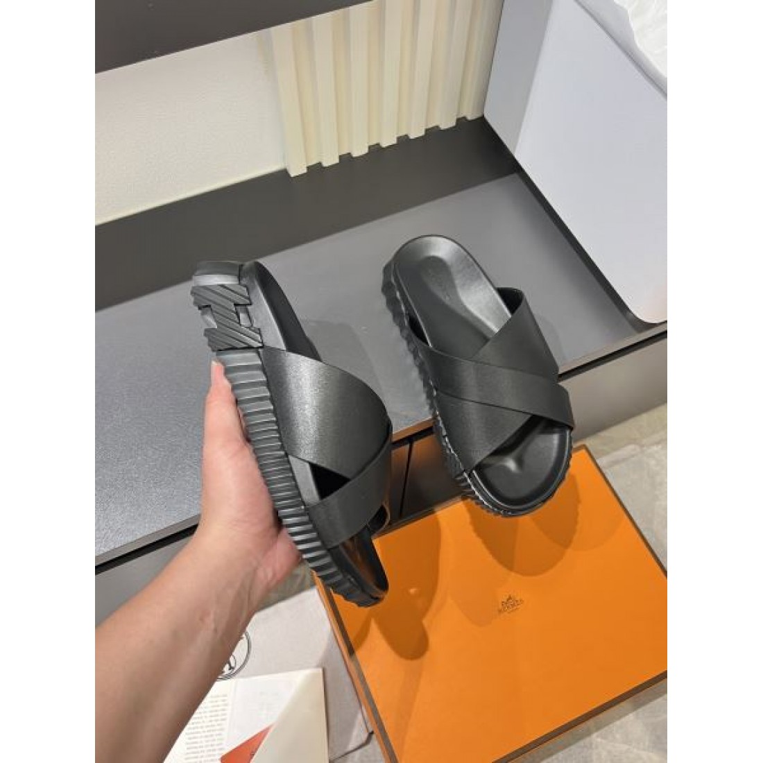 クロスバンド 凹凸アウトソール 限定ムード HERMÈS エルメス コピー スポーツサンダル 売れ筋新顔