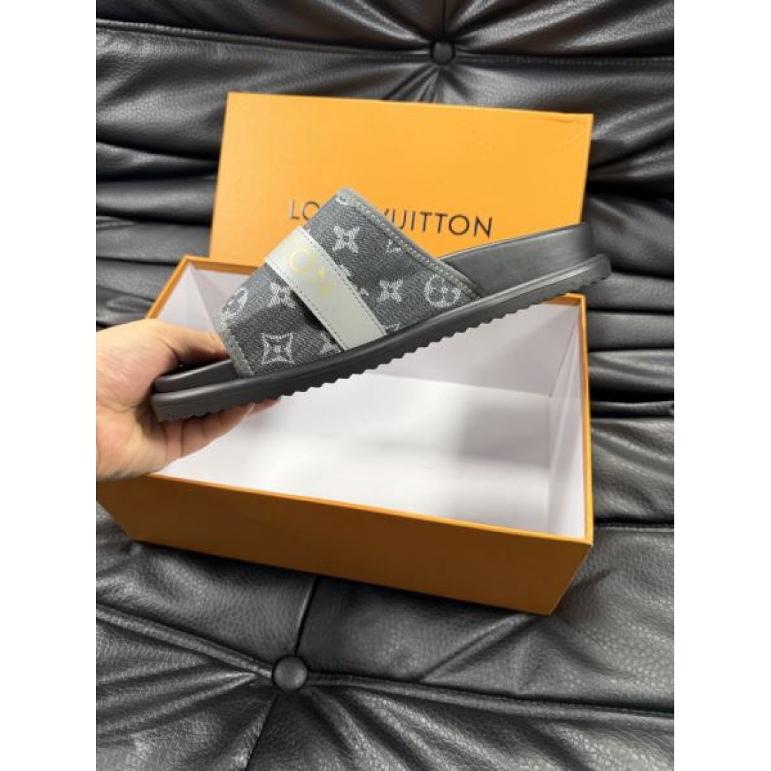 モノグラムジャカード ロゴバンド LOUIS VUITTON ルイヴィトン コピー スライドサンダル 上品カジュアル