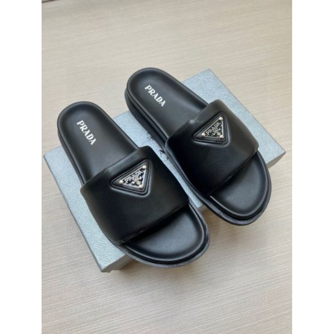 旬顔トライアングル装飾 ふっくらワイドベルト PRADA プラダ コピー 厚底サンダル 売れ筋候補