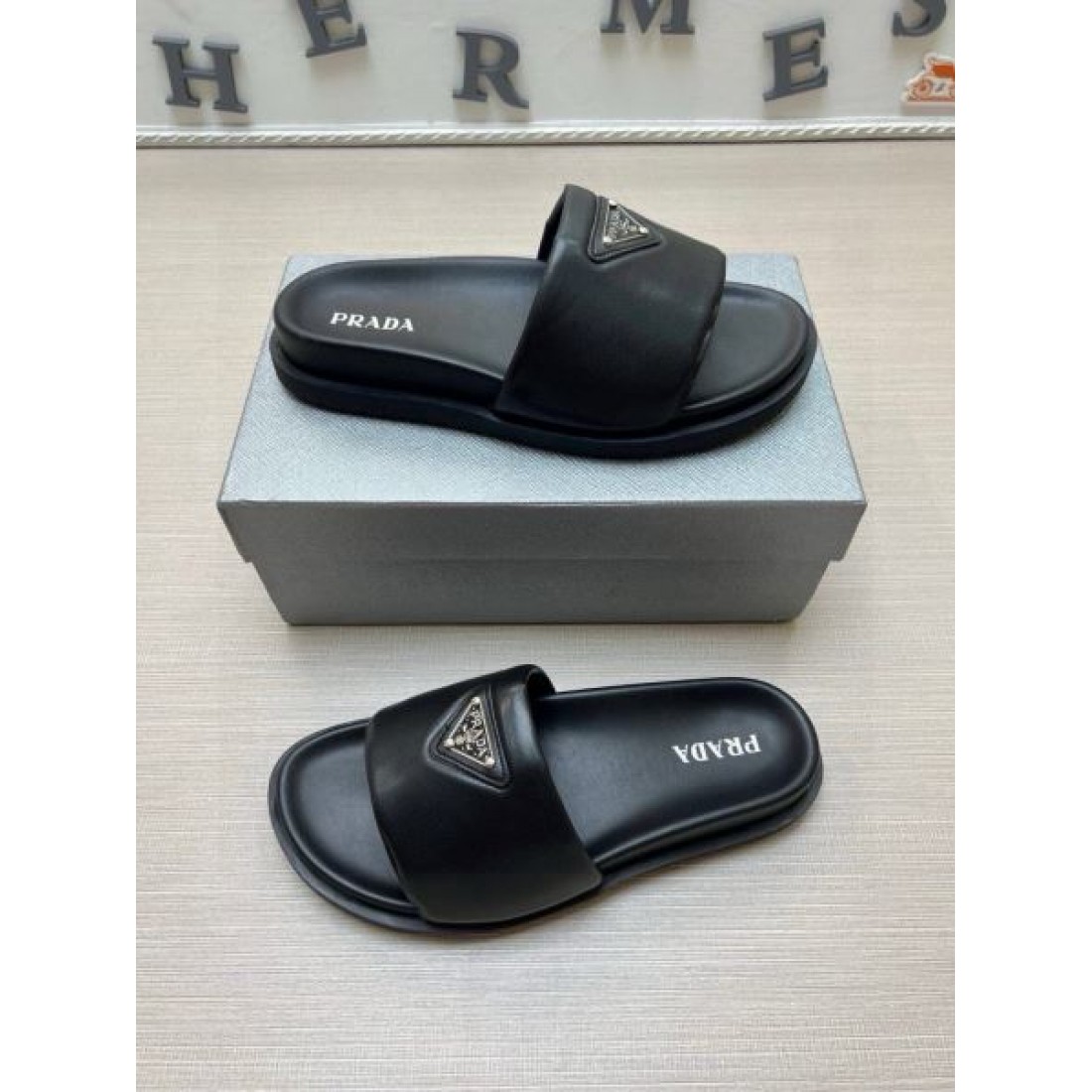 旬顔トライアングル装飾 ふっくらワイドベルト PRADA プラダ コピー 厚底サンダル 売れ筋候補
