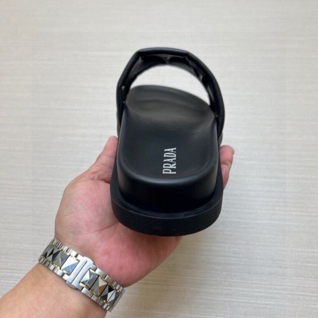 旬顔トライアングル装飾 ふっくらワイドベルト PRADA プラダ コピー 厚底サンダル 売れ筋候補