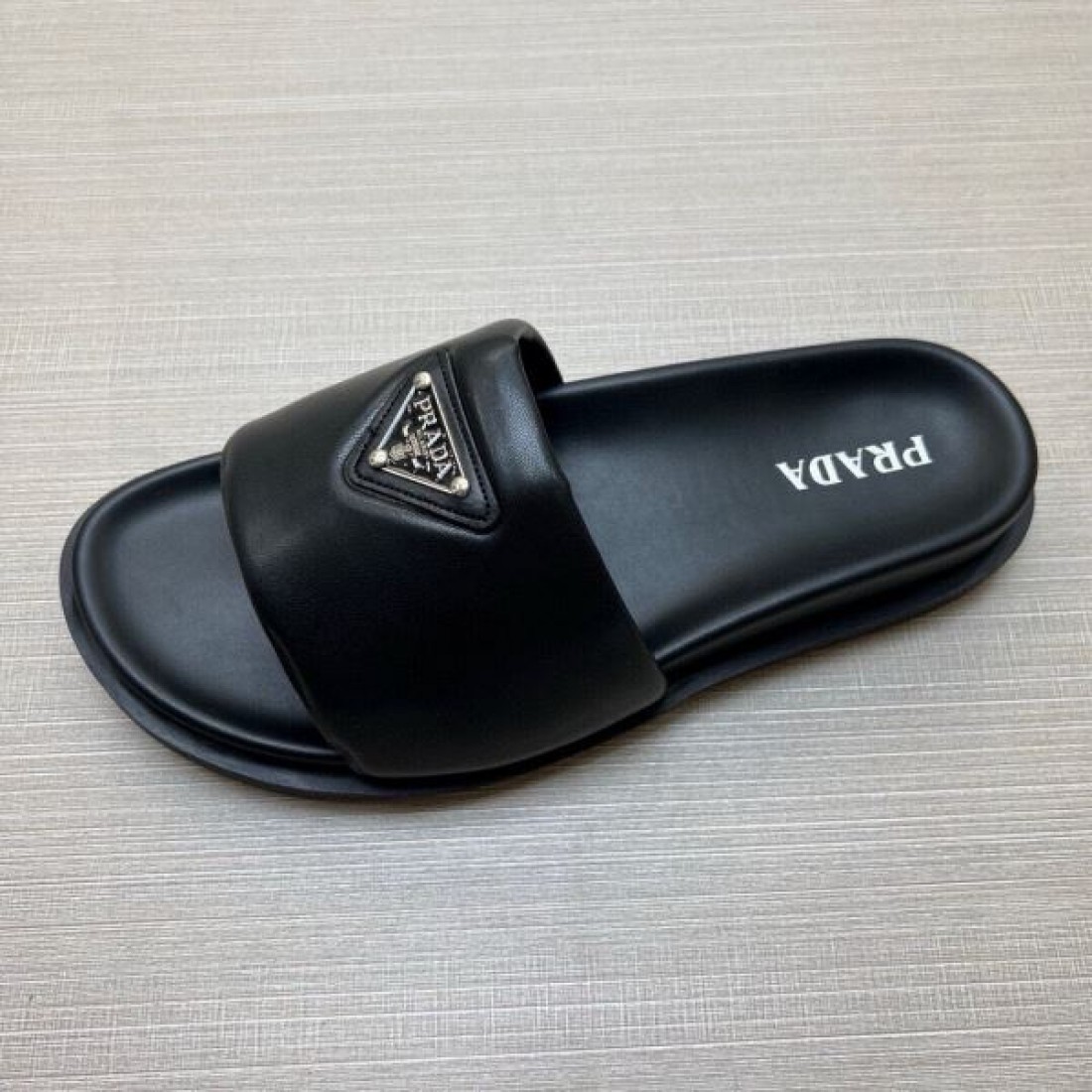 旬顔トライアングル装飾 ふっくらワイドベルト PRADA プラダ コピー 厚底サンダル 売れ筋候補