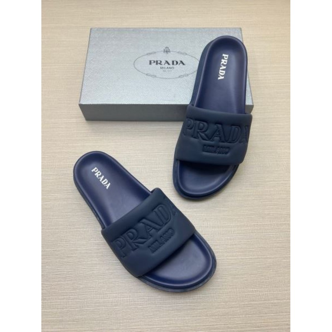 シャワーサンダル 軽量フットウェア ラバーソール PRADA プラダ コピー サンダル 快適フィット デイリーユース