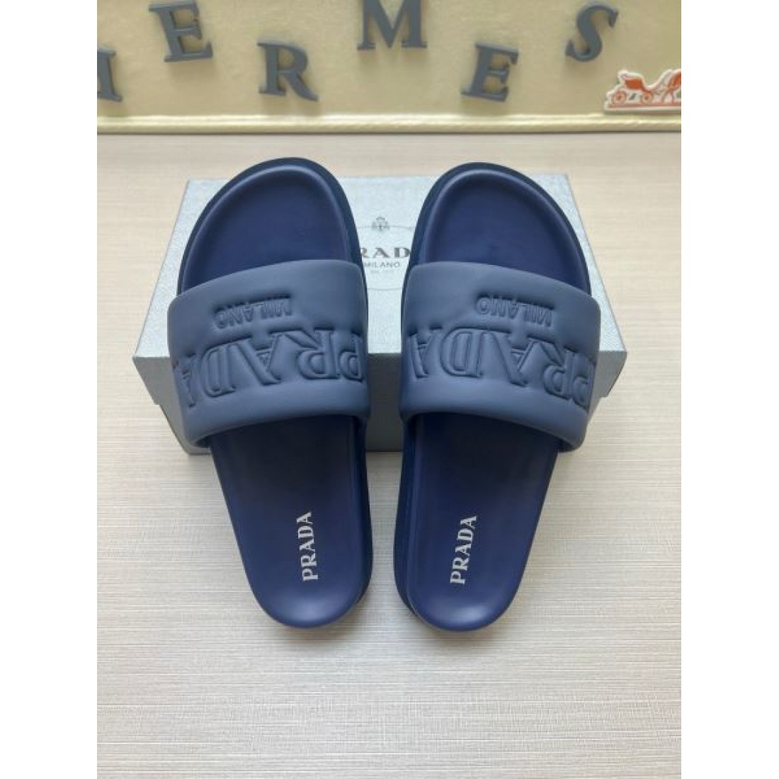 シャワーサンダル 軽量フットウェア ラバーソール PRADA プラダ コピー サンダル 快適フィット デイリーユース