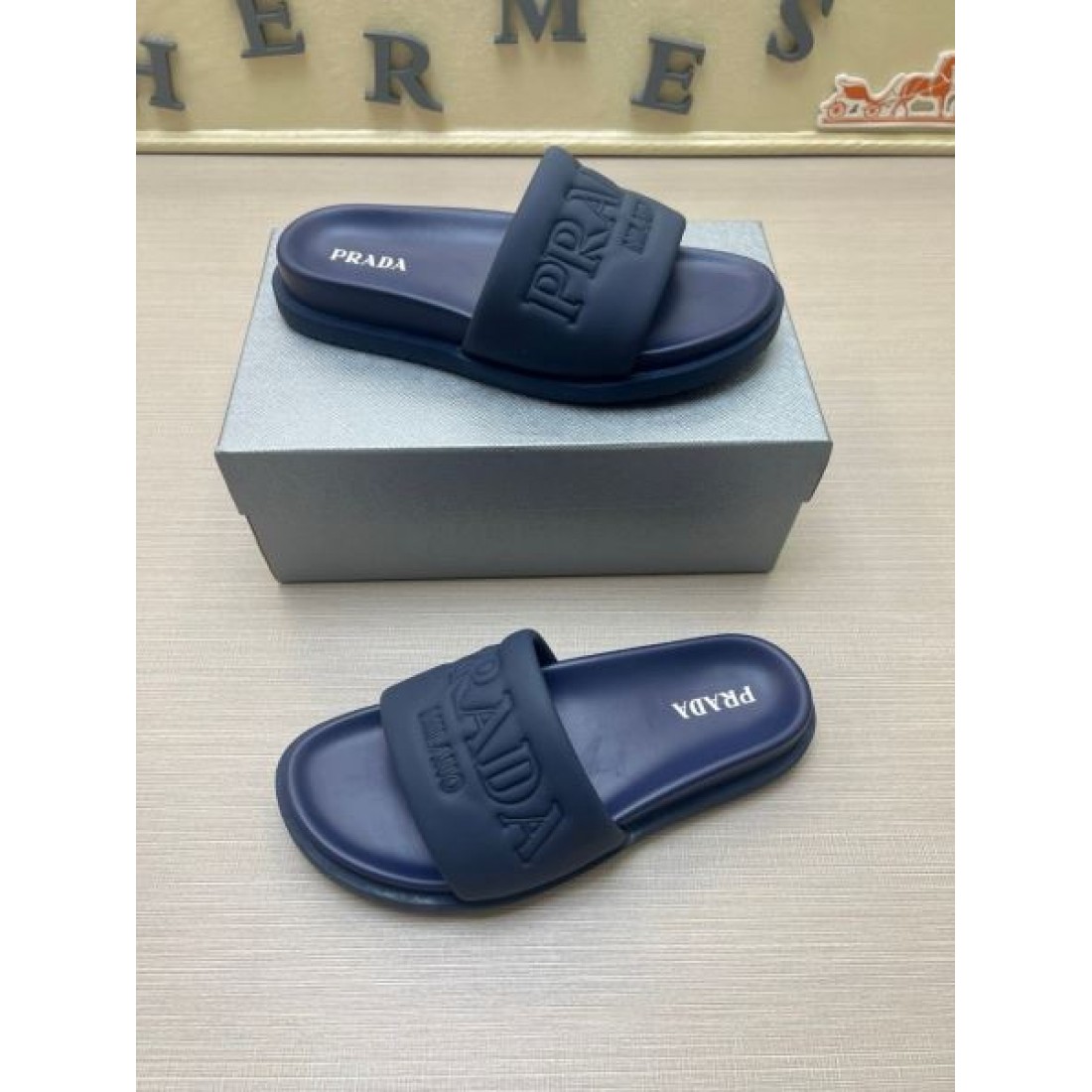 シャワーサンダル 軽量フットウェア ラバーソール PRADA プラダ コピー サンダル 快適フィット デイリーユース
