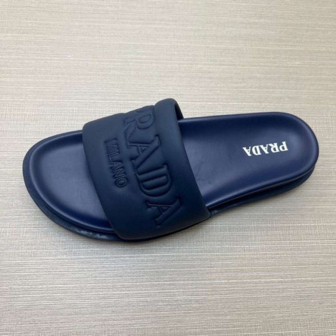 シャワーサンダル 軽量フットウェア ラバーソール PRADA プラダ コピー サンダル 快適フィット デイリーユース