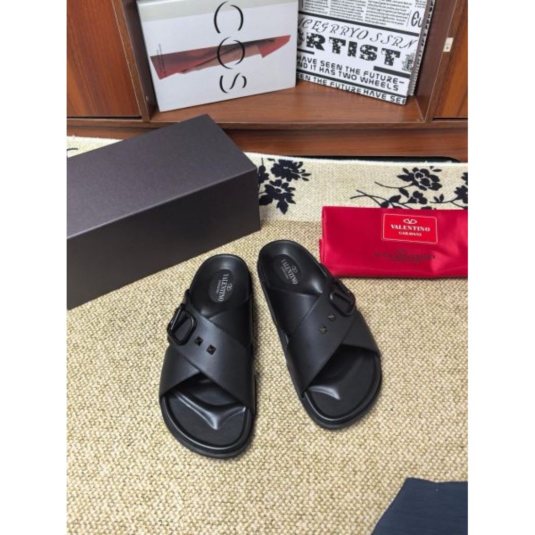 ラグジュアリーカジュアル 軽快サマーシューズ シティコーデ VALENTINO ヴァレンティノ コピー サンダル 休日スタイル