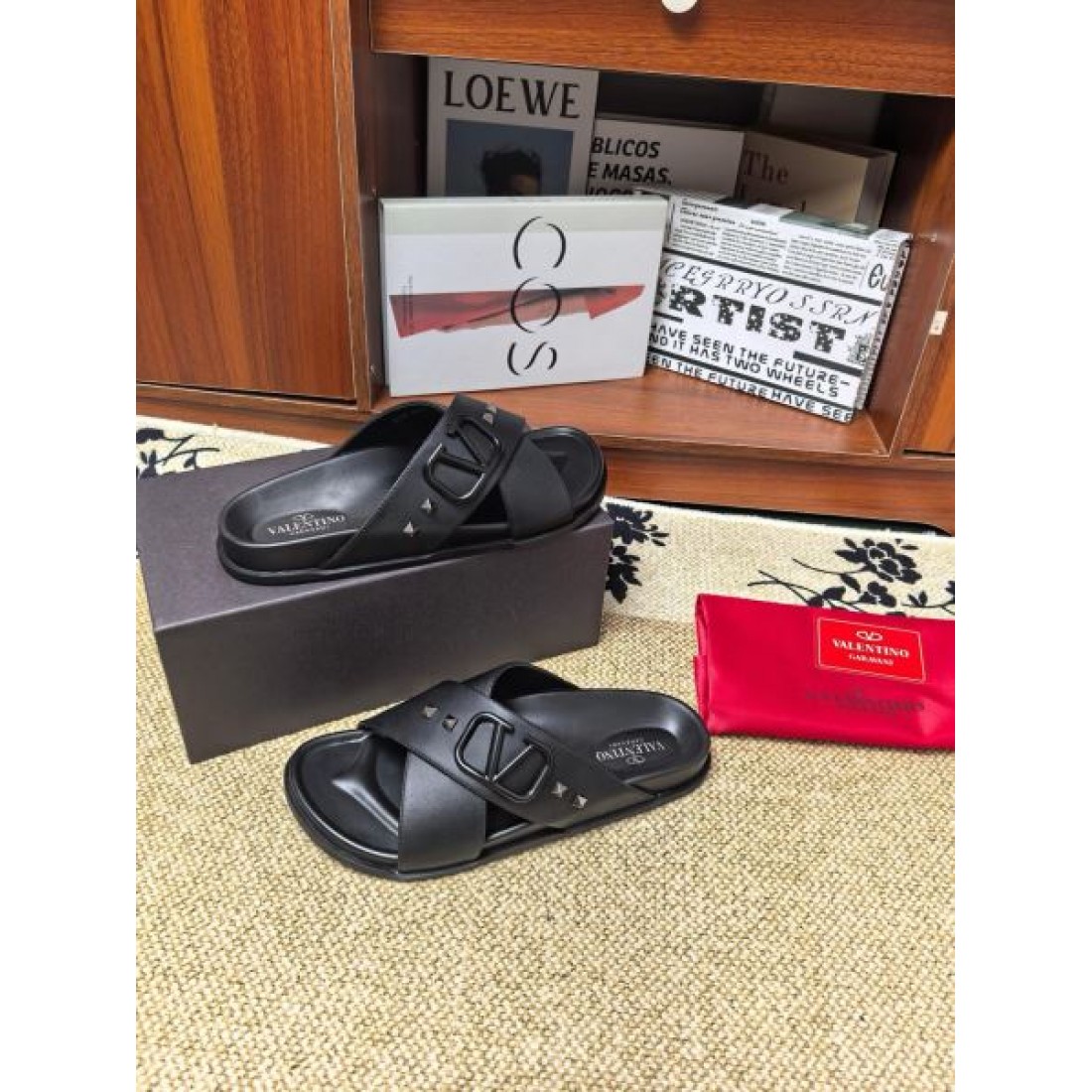 ラグジュアリーカジュアル 軽快サマーシューズ シティコーデ VALENTINO ヴァレンティノ コピー サンダル 休日スタイル