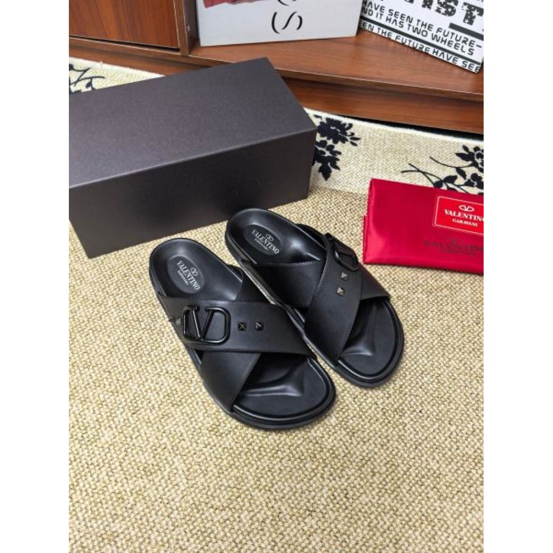 ラグジュアリーカジュアル 軽快サマーシューズ シティコーデ VALENTINO ヴァレンティノ コピー サンダル 休日スタイル