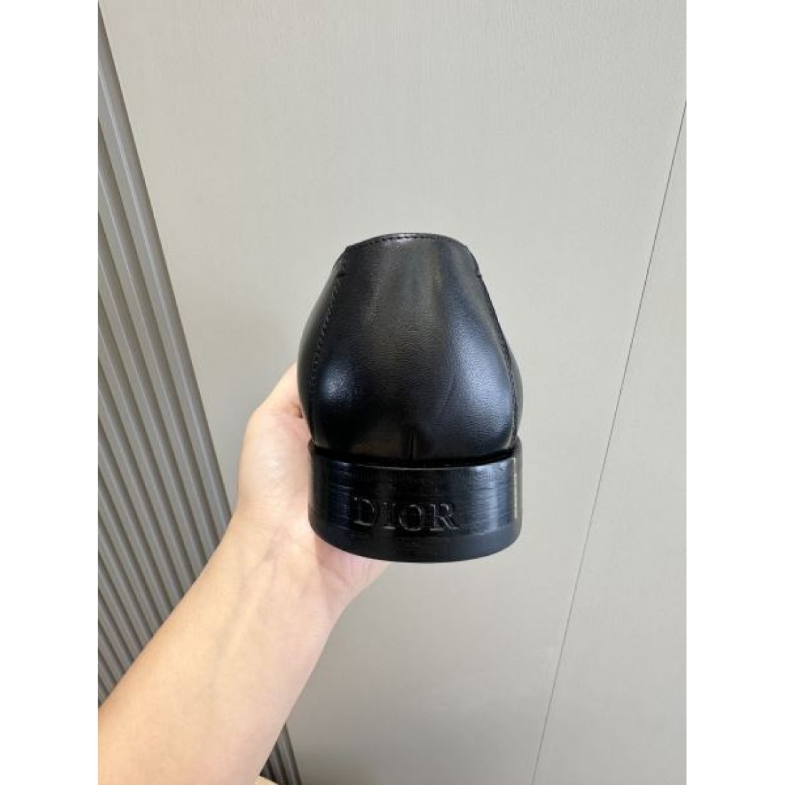 ビットローファー エンボス加工 レザーアッパー DIOR ディオール コピー ビジネスシューズ 立体パターン 上質な表情
