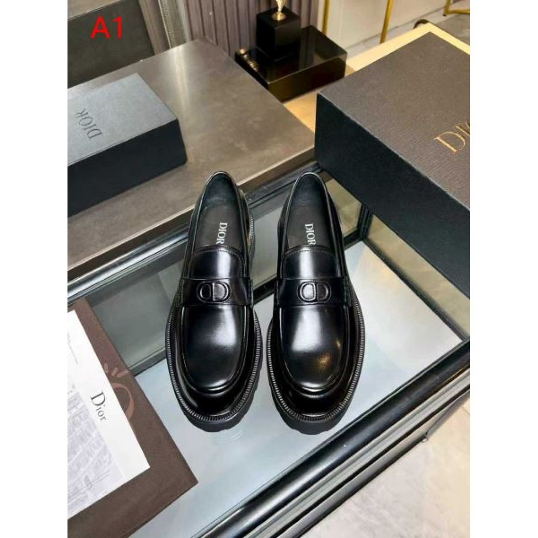 ビットローファー CDバックル レザーデザイン DIOR ディオール コピー ビジネスシューズ フレンチエレガンス 定番スタイル