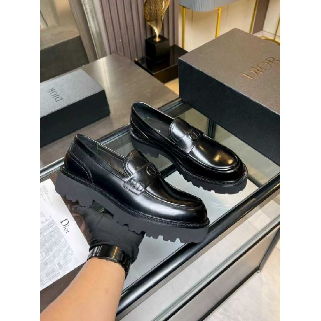 ビットローファー CDバックル レザーデザイン DIOR ディオール コピー ビジネスシューズ フレンチエレガンス 定番スタイル
