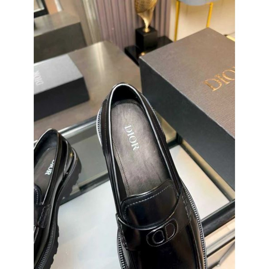 ビットローファー CDバックル レザーデザイン DIOR ディオール コピー ビジネスシューズ フレンチエレガンス 定番スタイル