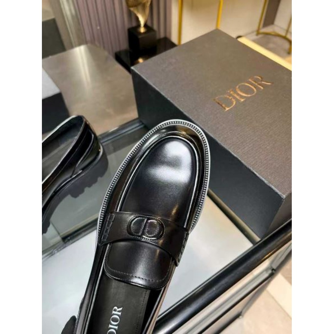 ビットローファー CDバックル レザーデザイン DIOR ディオール コピー ビジネスシューズ フレンチエレガンス 定番スタイル