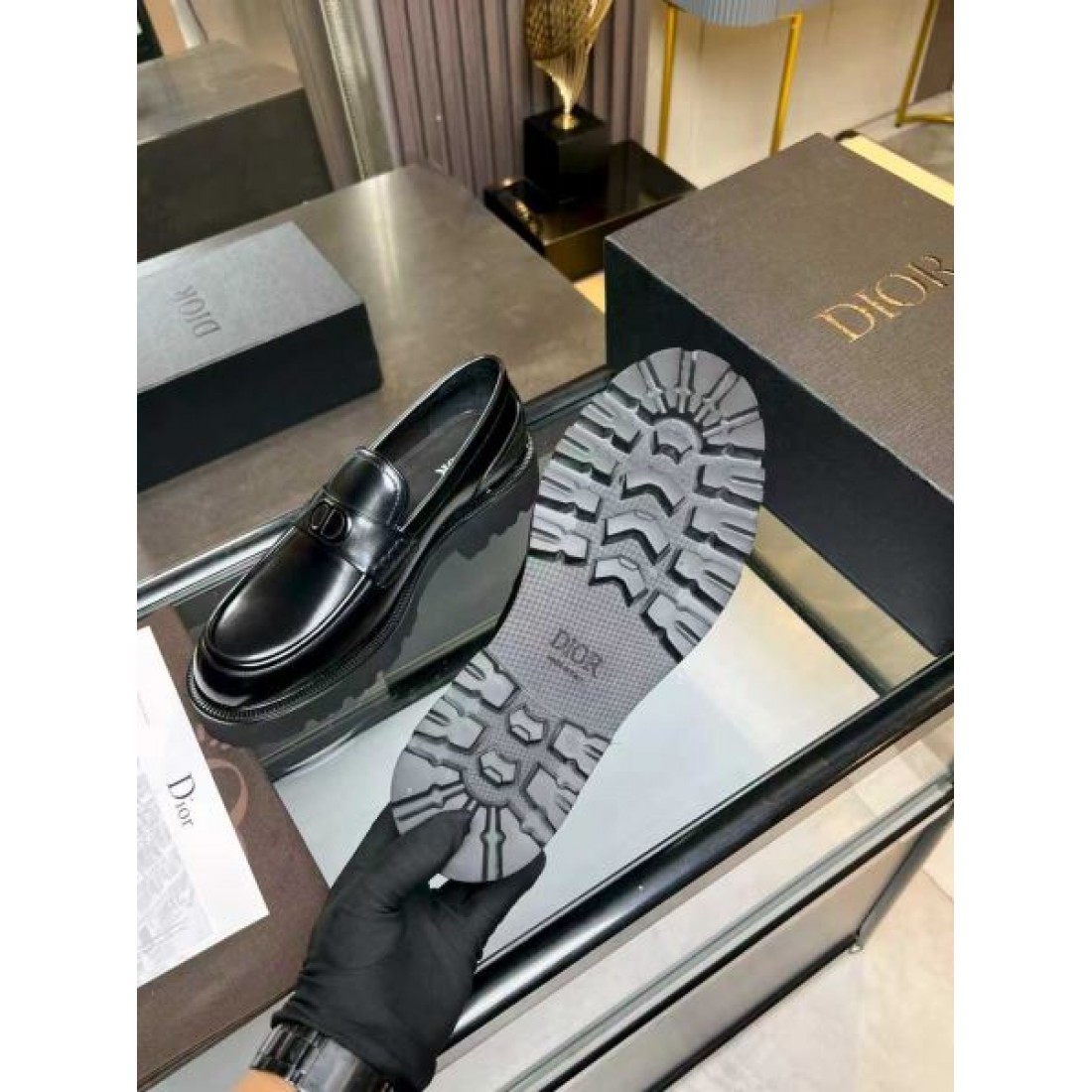 ビットローファー CDバックル レザーデザイン DIOR ディオール コピー ビジネスシューズ フレンチエレガンス 定番スタイル