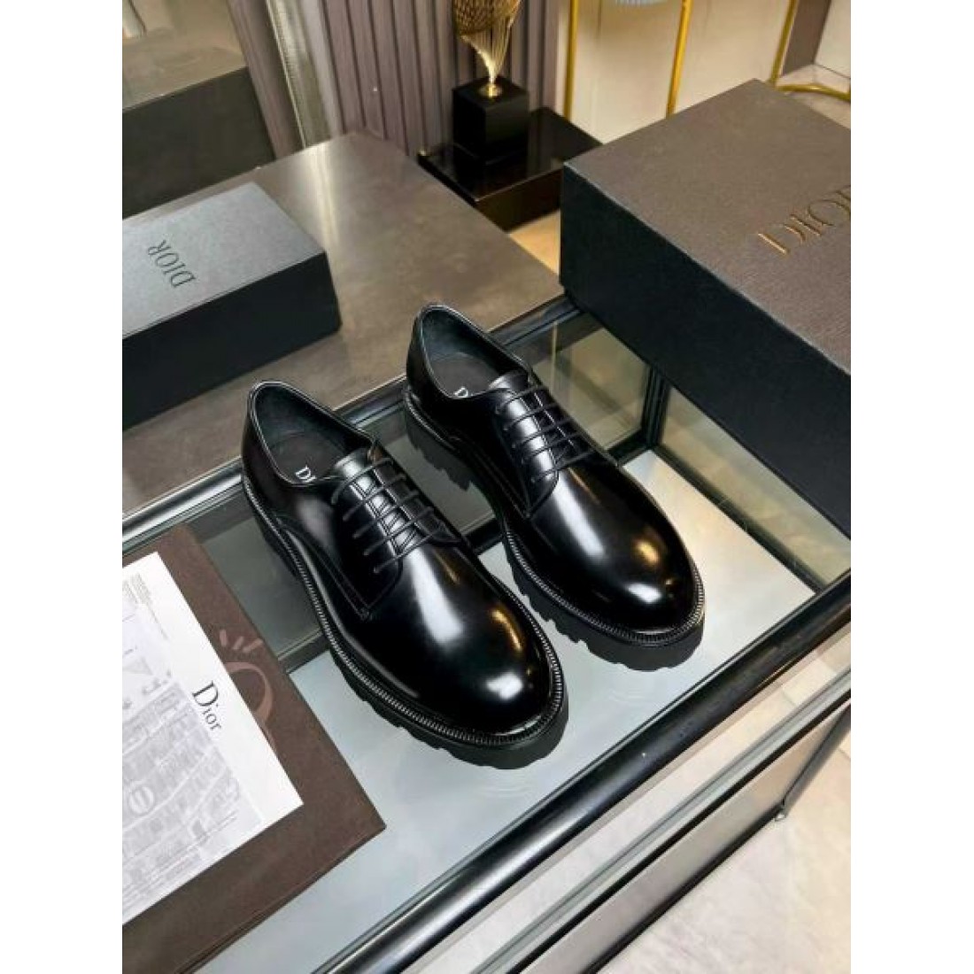 ドレスシューズ モードカジュアル ジャケットスタイル DIOR ディオール コピー ビジネスシューズ 都会コーデ 定番アイテム