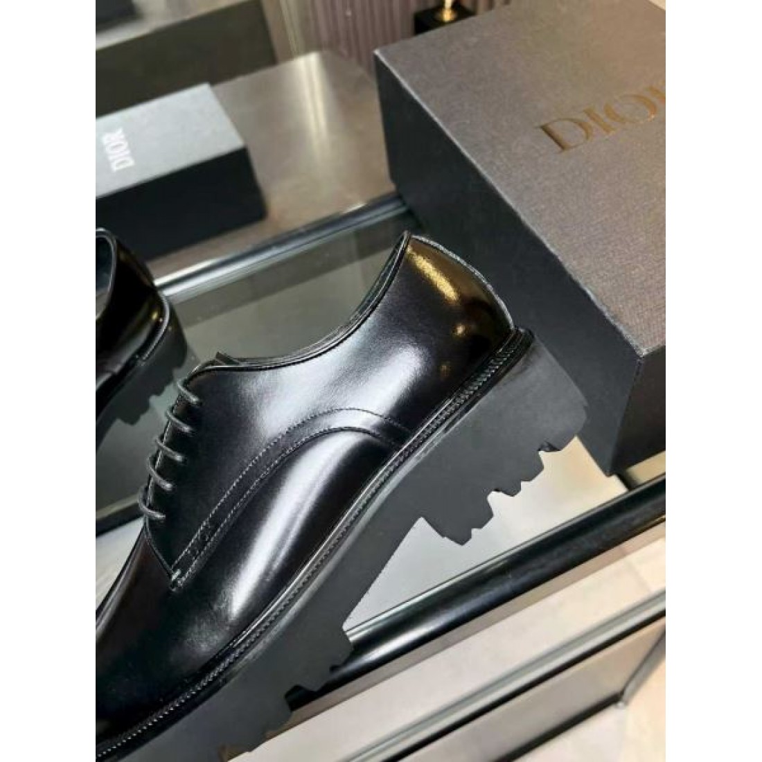 ドレスシューズ モードカジュアル ジャケットスタイル DIOR ディオール コピー ビジネスシューズ 都会コーデ 定番アイテム