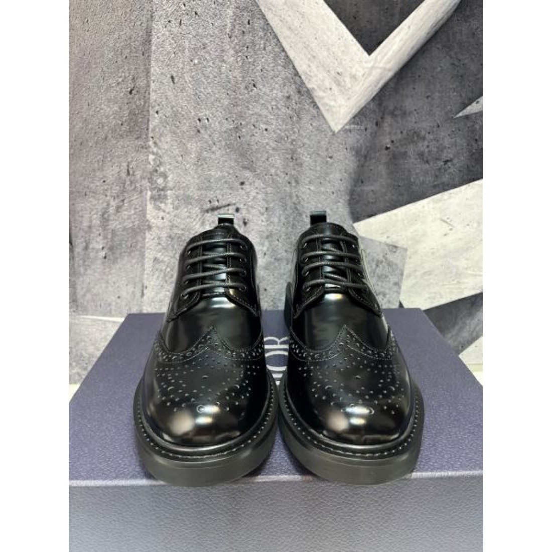 ウイングチップ ブローグデザイン メダリオン装飾 DIOR ディオール コピー ビジネスシューズ レザーシューズ クラシックムード
