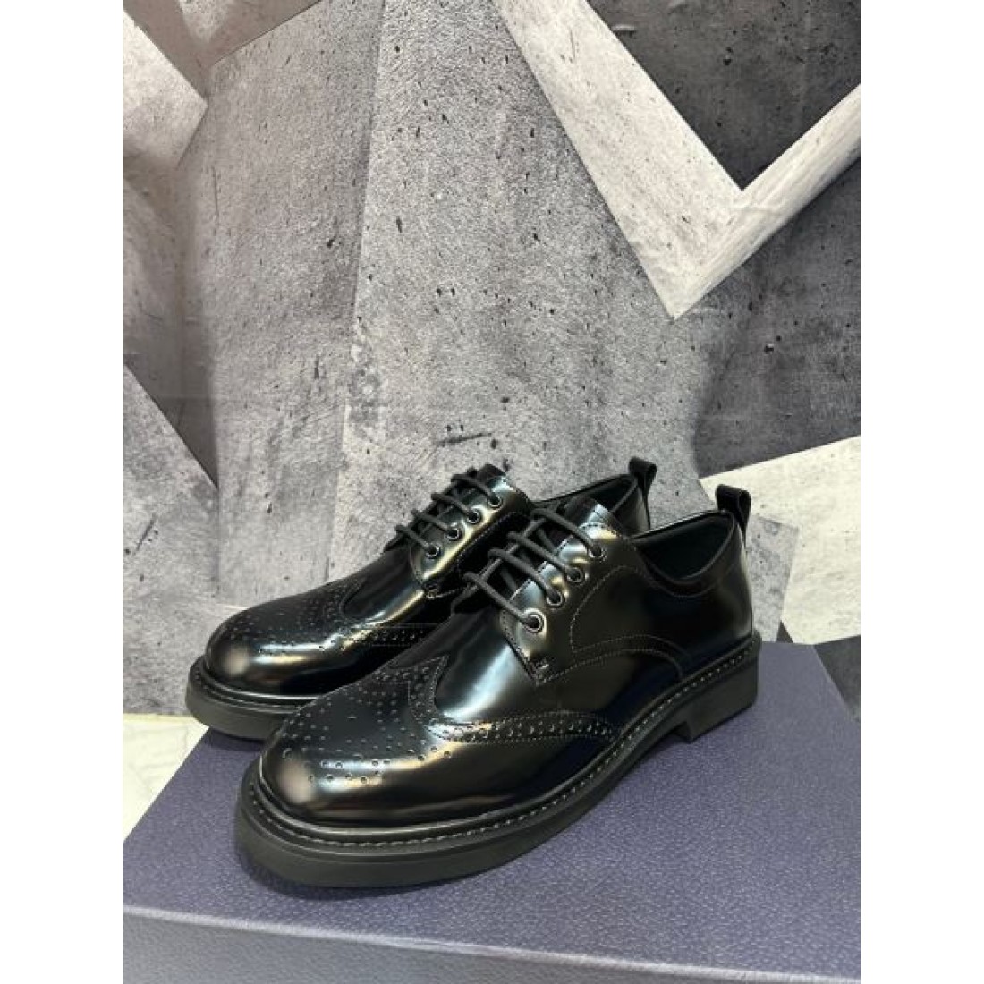 ウイングチップ ブローグデザイン メダリオン装飾 DIOR ディオール コピー ビジネスシューズ レザーシューズ クラシックムード