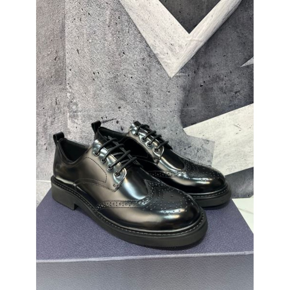 ウイングチップ ブローグデザイン メダリオン装飾 DIOR ディオール コピー ビジネスシューズ レザーシューズ クラシックムード