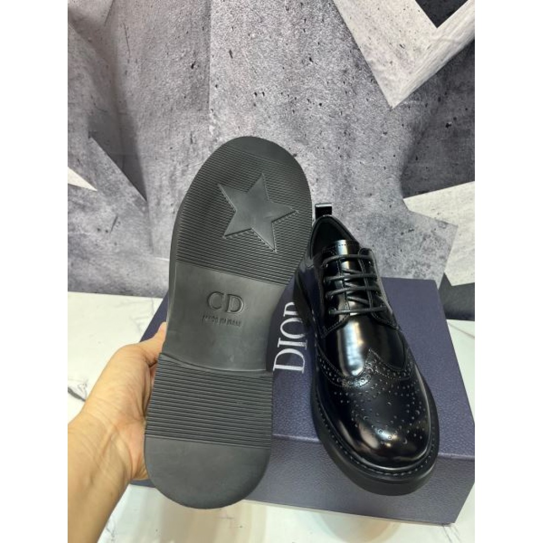 ウイングチップ ブローグデザイン メダリオン装飾 DIOR ディオール コピー ビジネスシューズ レザーシューズ クラシックムード