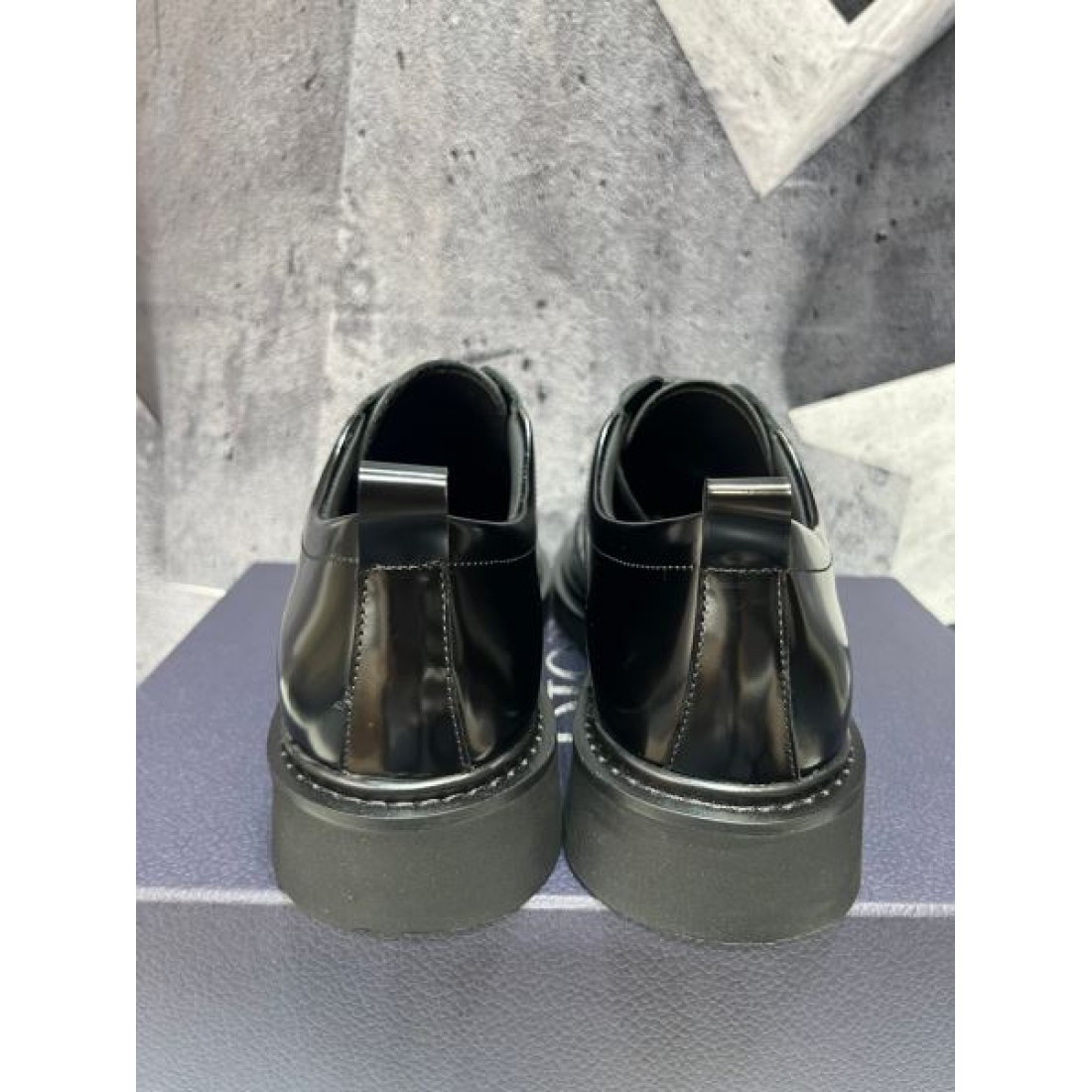 ウイングチップ ブローグデザイン メダリオン装飾 DIOR ディオール コピー ビジネスシューズ レザーシューズ クラシックムード