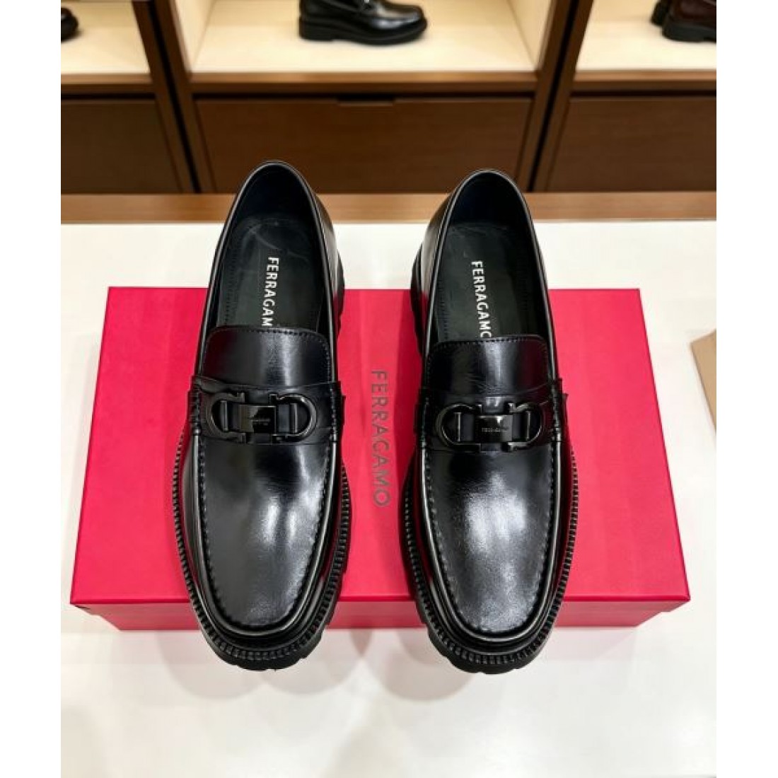 ビットローファー プレーンレザー クラシックフォルム FERRAGAMO フェラガモ コピー ビジネスシューズ 控えめなデザイン