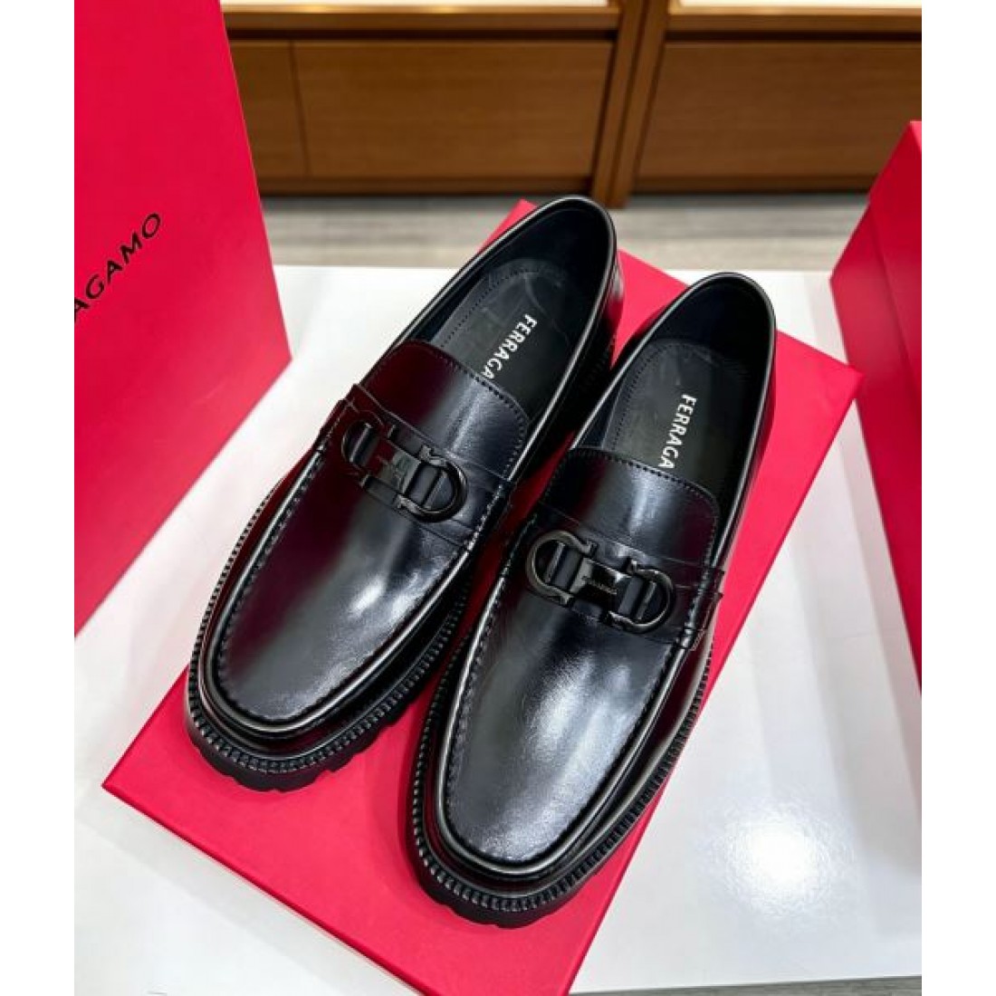 ビットローファー プレーンレザー クラシックフォルム FERRAGAMO フェラガモ コピー ビジネスシューズ 控えめなデザイン