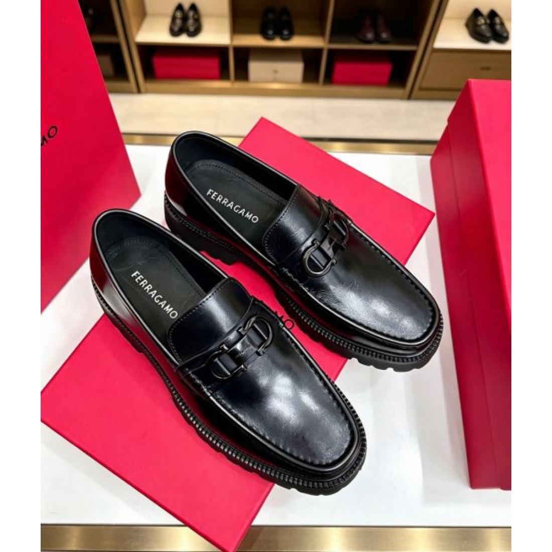 ビットローファー プレーンレザー クラシックフォルム FERRAGAMO フェラガモ コピー ビジネスシューズ 控えめなデザイン