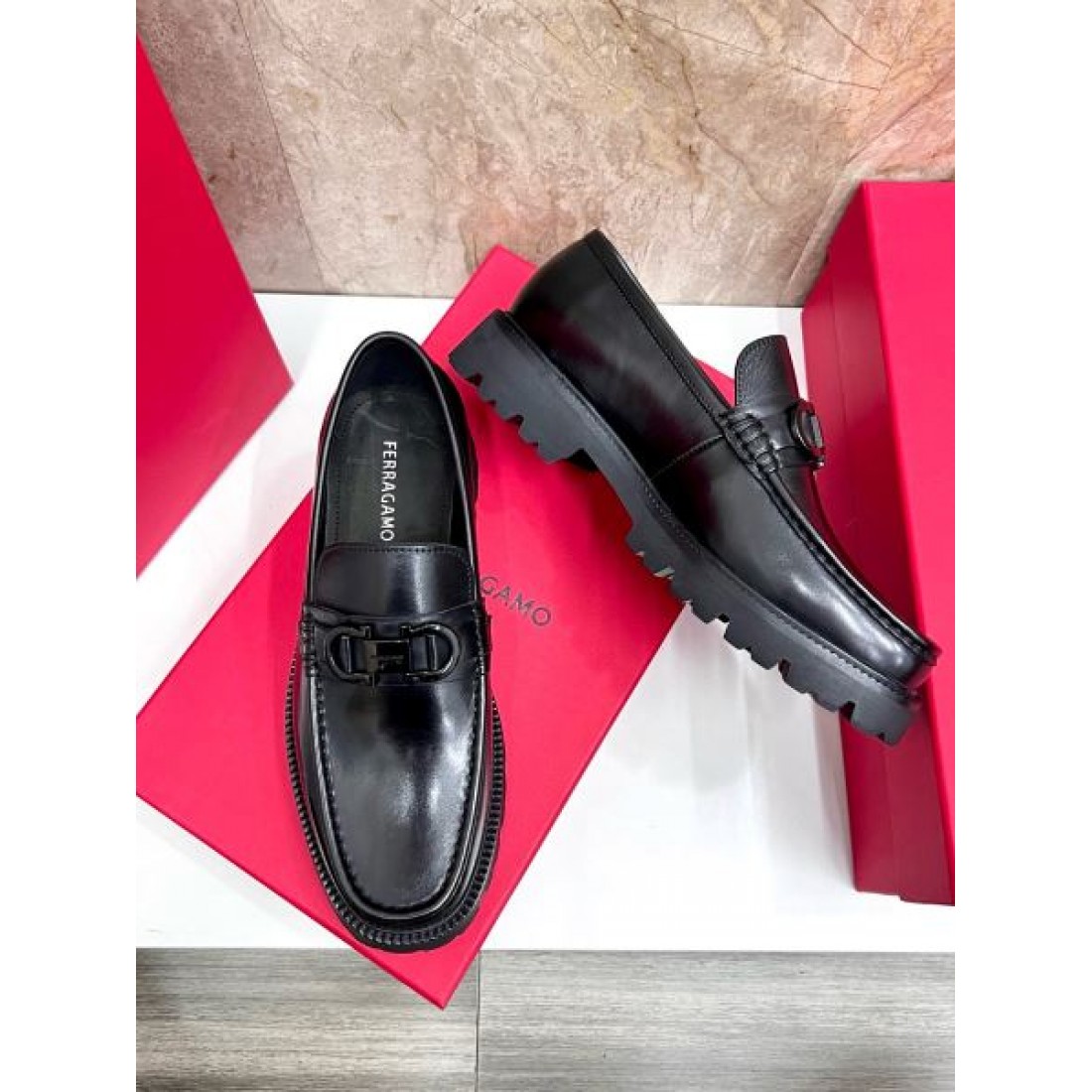 ビットローファー プレーンレザー クラシックフォルム FERRAGAMO フェラガモ コピー ビジネスシューズ 控えめなデザイン