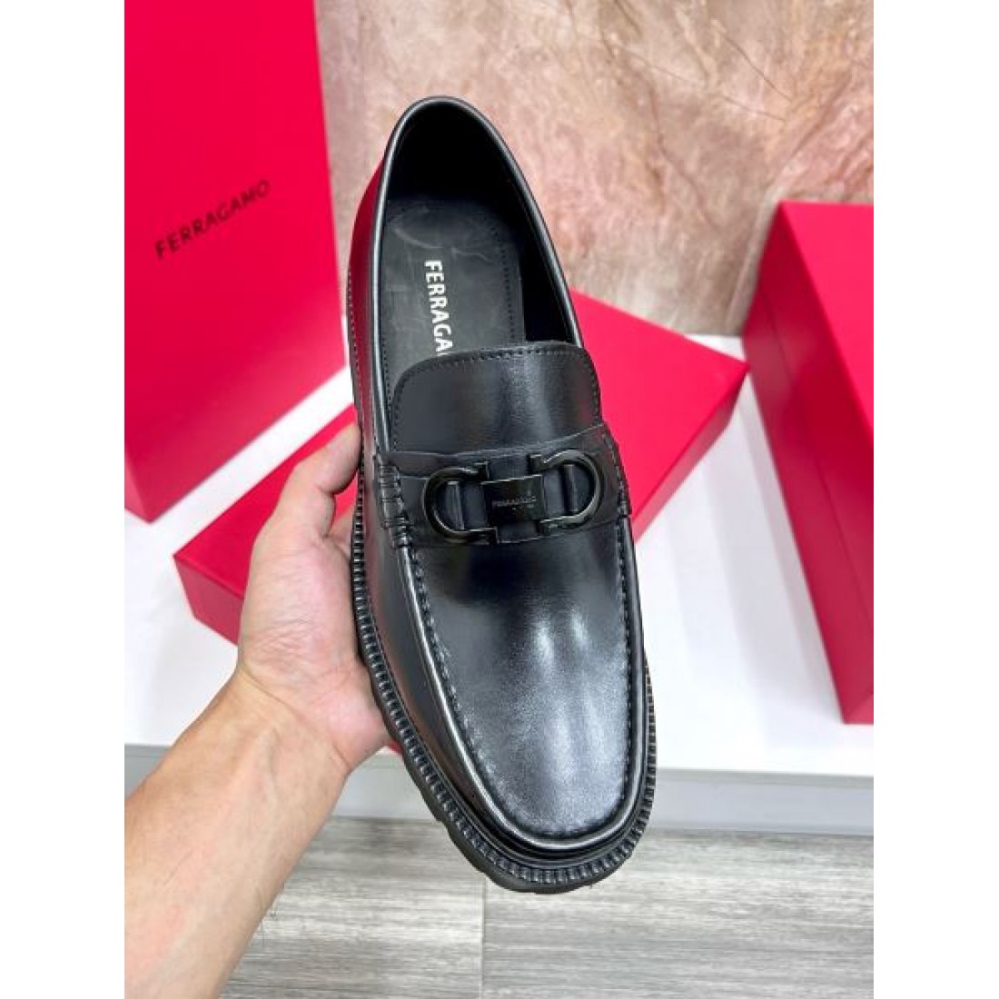 ビットローファー プレーンレザー クラシックフォルム FERRAGAMO フェラガモ コピー ビジネスシューズ 控えめなデザイン