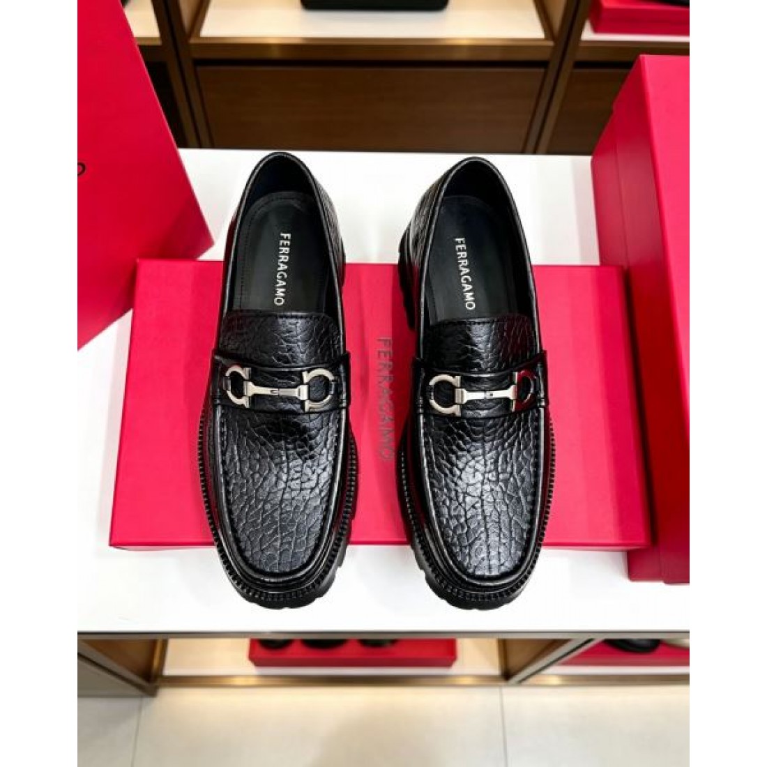 ビットローファー 立体パターン アッパーデザイン FERRAGAMO フェラガモ コピー ビジネスシューズ シャープフォルム 紳士スタイル