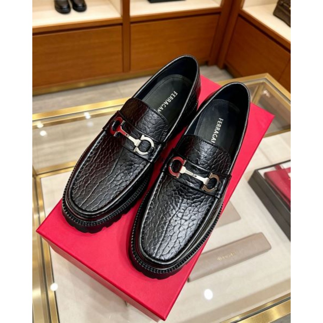 ビットローファー 立体パターン アッパーデザイン FERRAGAMO フェラガモ コピー ビジネスシューズ シャープフォルム 紳士スタイル