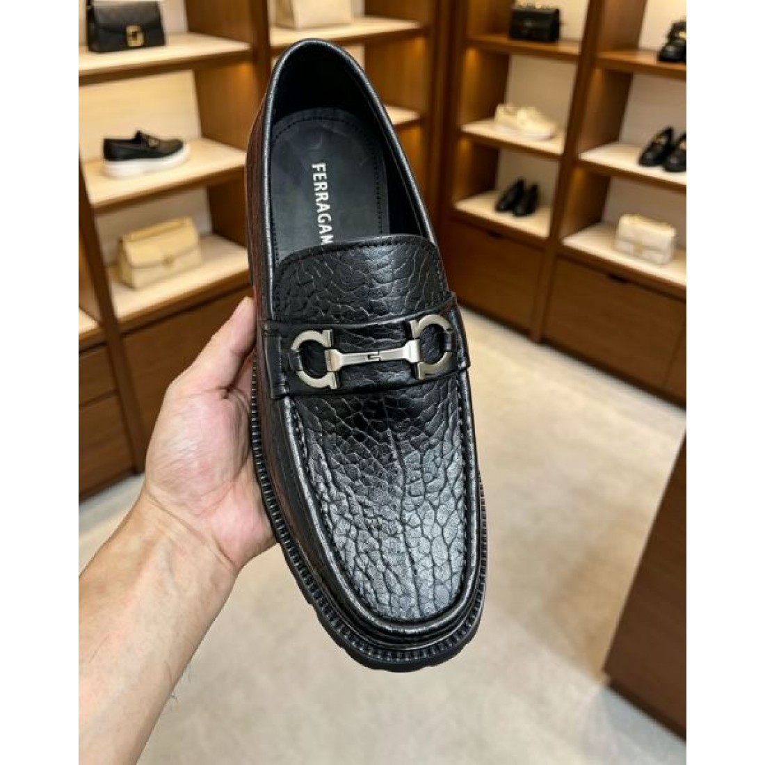 ビットローファー 立体パターン アッパーデザイン FERRAGAMO フェラガモ コピー ビジネスシューズ シャープフォルム 紳士スタイル