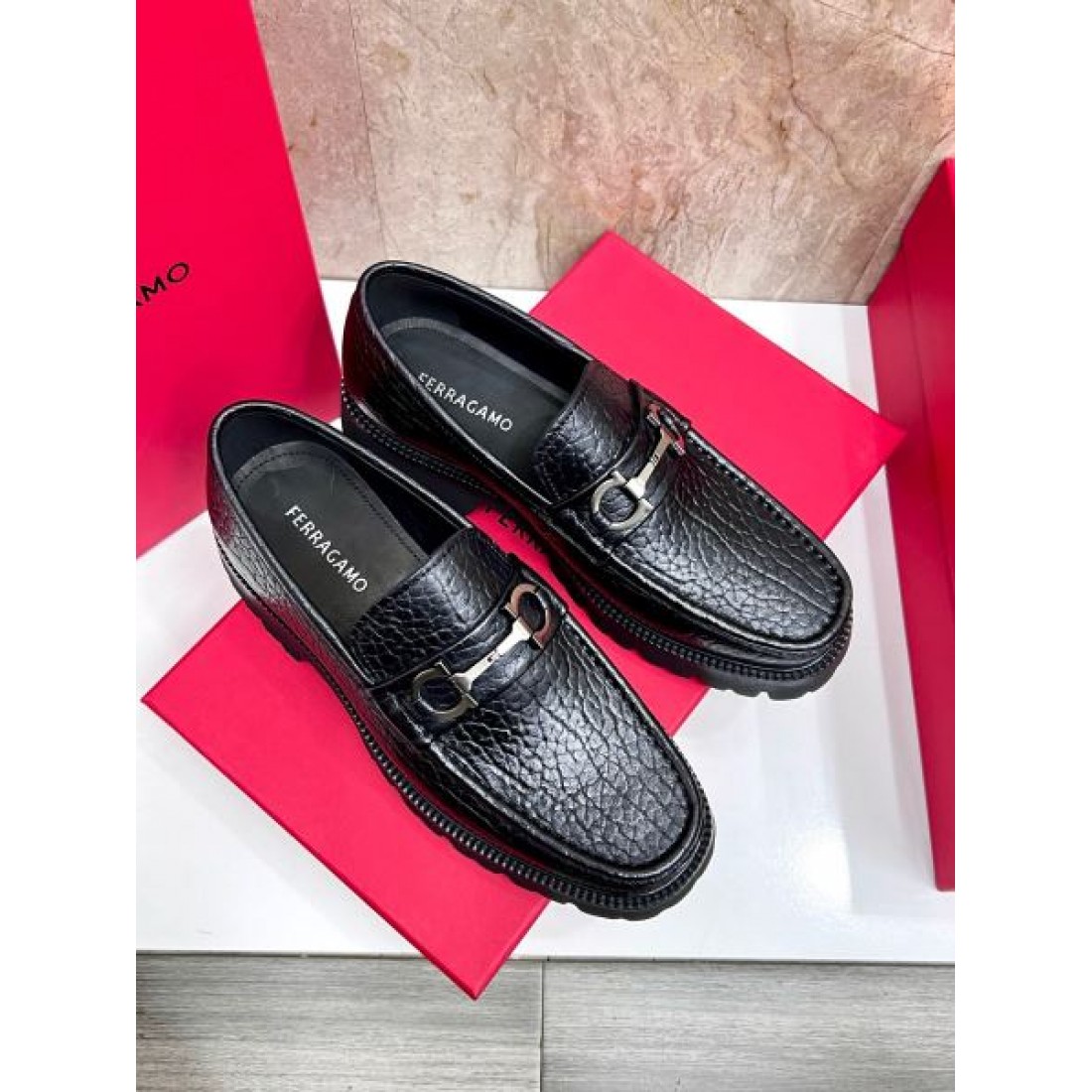 ビットローファー 立体パターン アッパーデザイン FERRAGAMO フェラガモ コピー ビジネスシューズ シャープフォルム 紳士スタイル