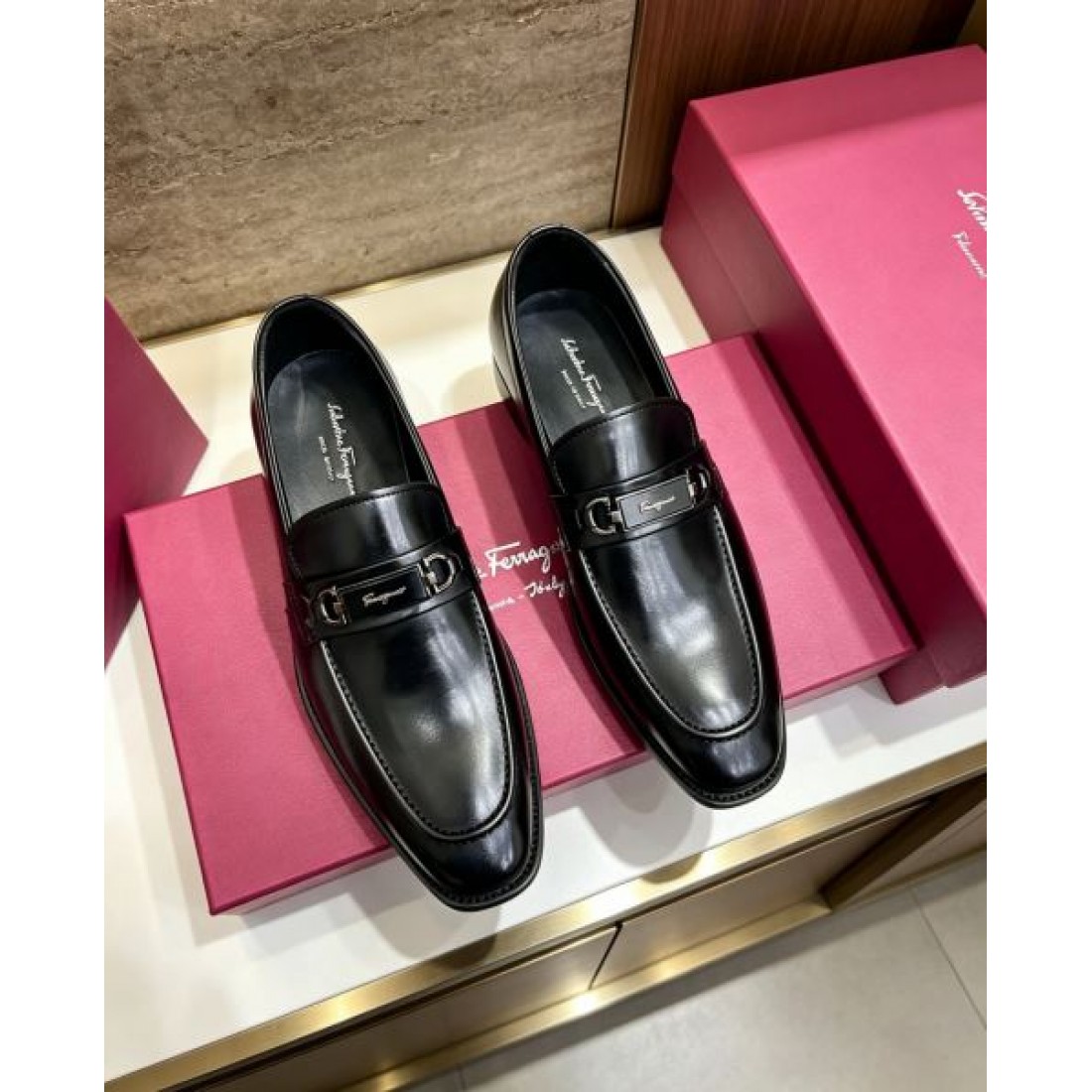 ビットローファー プレーンレザー 滑らかな質感 FERRAGAMO フェラガモ コピー ビジネスシューズ シャープフォルム