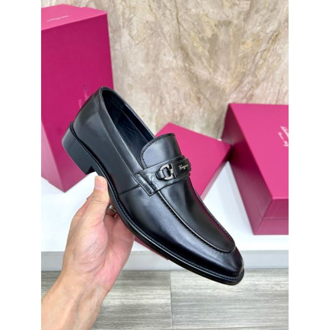 ビットローファー プレーンレザー 滑らかな質感 FERRAGAMO フェラガモ コピー ビジネスシューズ シャープフォルム