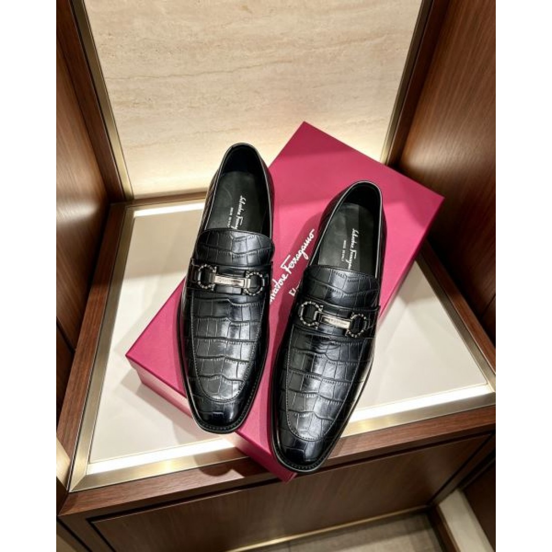 レスローファー モードクラシック 足元を引き締めるデザイン FERRAGAMO フェラガモ コピー ビジネスシューズ クラフトデザイン
