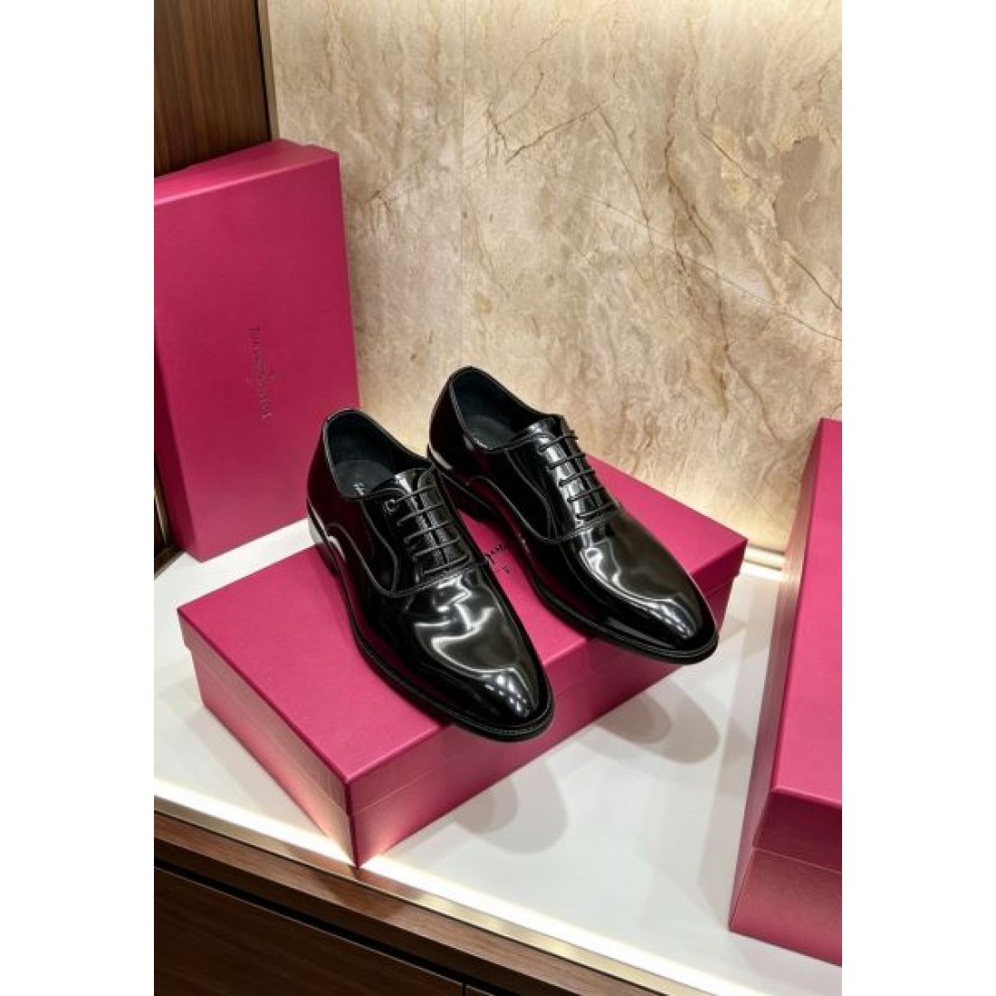レザーシューズ フォーマルカジュアル スーツスタイル FERRAGAMO フェラガモ コピー ビジネスシューズ 通勤アイテム