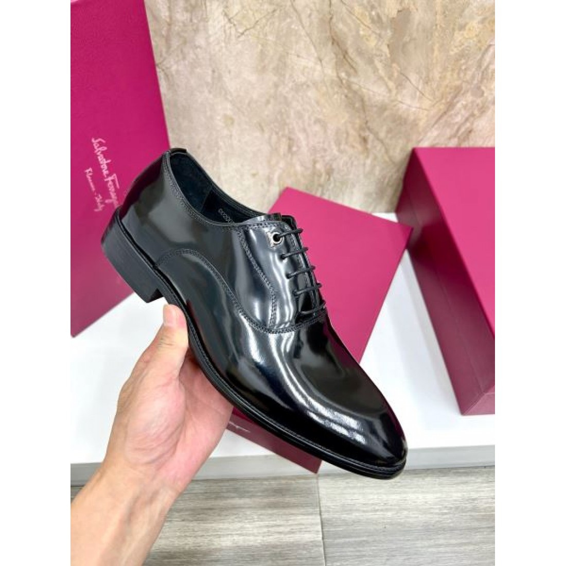 レザーシューズ フォーマルカジュアル スーツスタイル FERRAGAMO フェラガモ コピー ビジネスシューズ 通勤アイテム