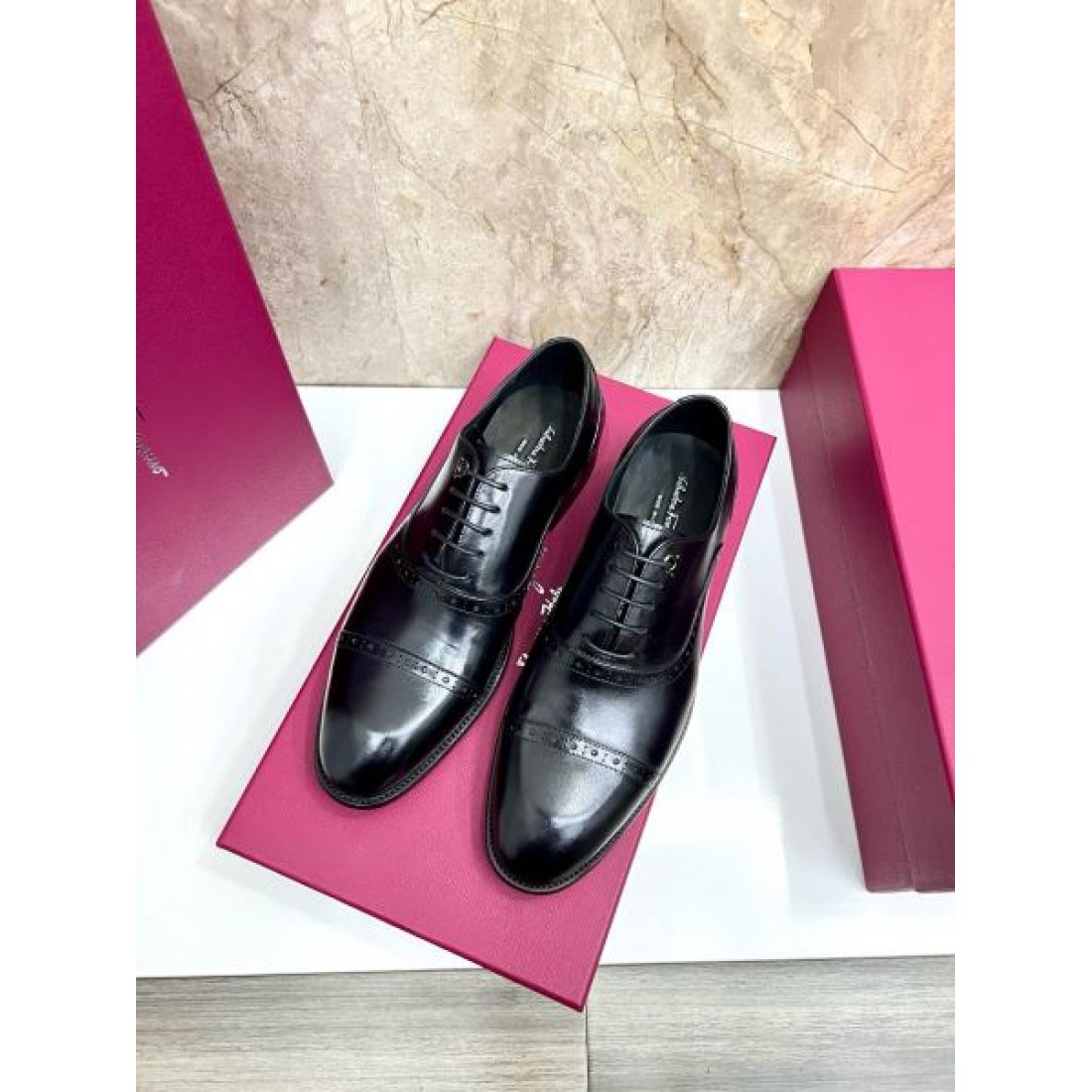 ドレスシューズ プレーンアッパー 控えめな装飾 FERRAGAMO フェラガモ コピー ビジネスシューズ シャープフォルム
