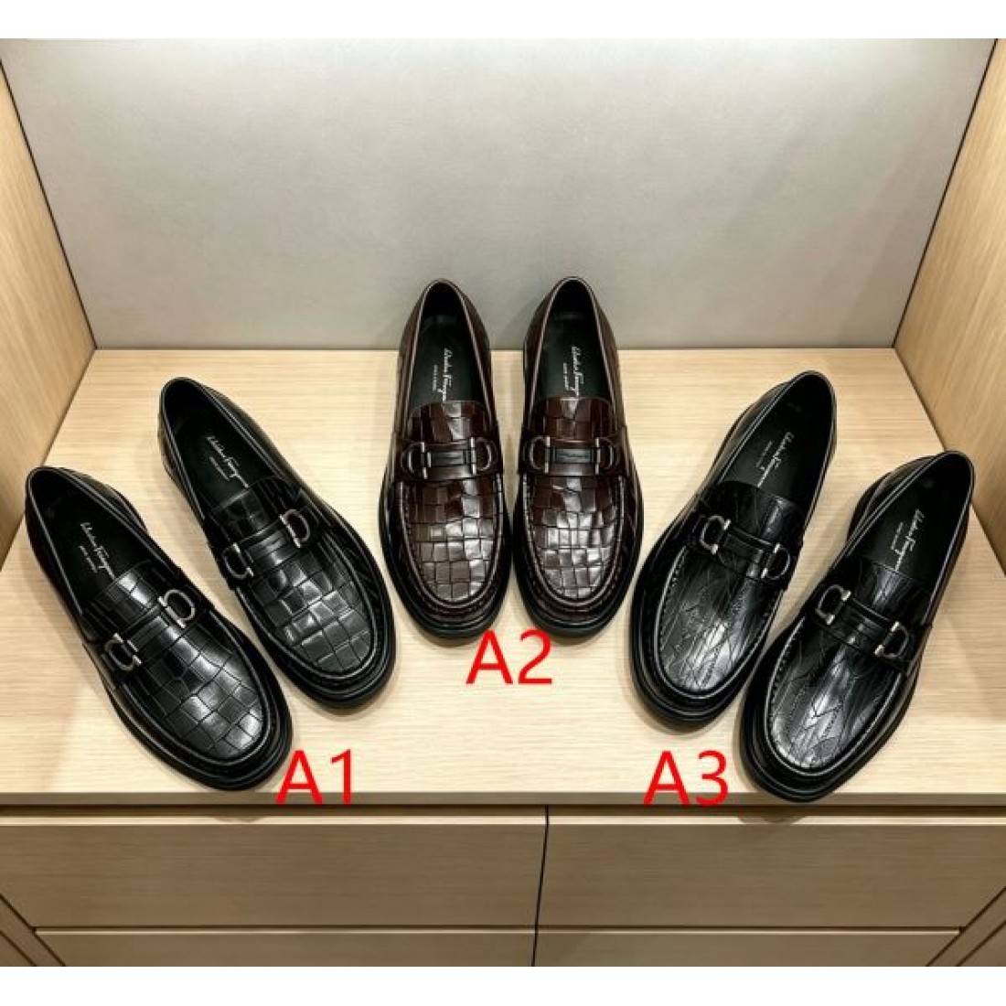 ローファースタイル ドレスカジュアル 洗練コーデ FERRAGAMO フェラガモ コピー ビジネスシューズ 都会派ファッション